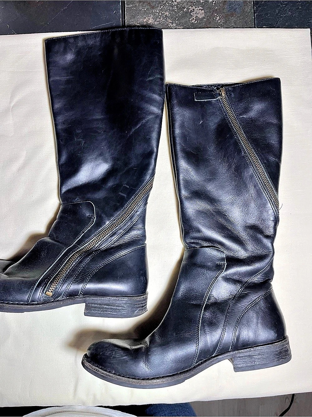 Chocolat Blu Women's Black Leather Asymmetrical/Spiral Zip Riding Boots